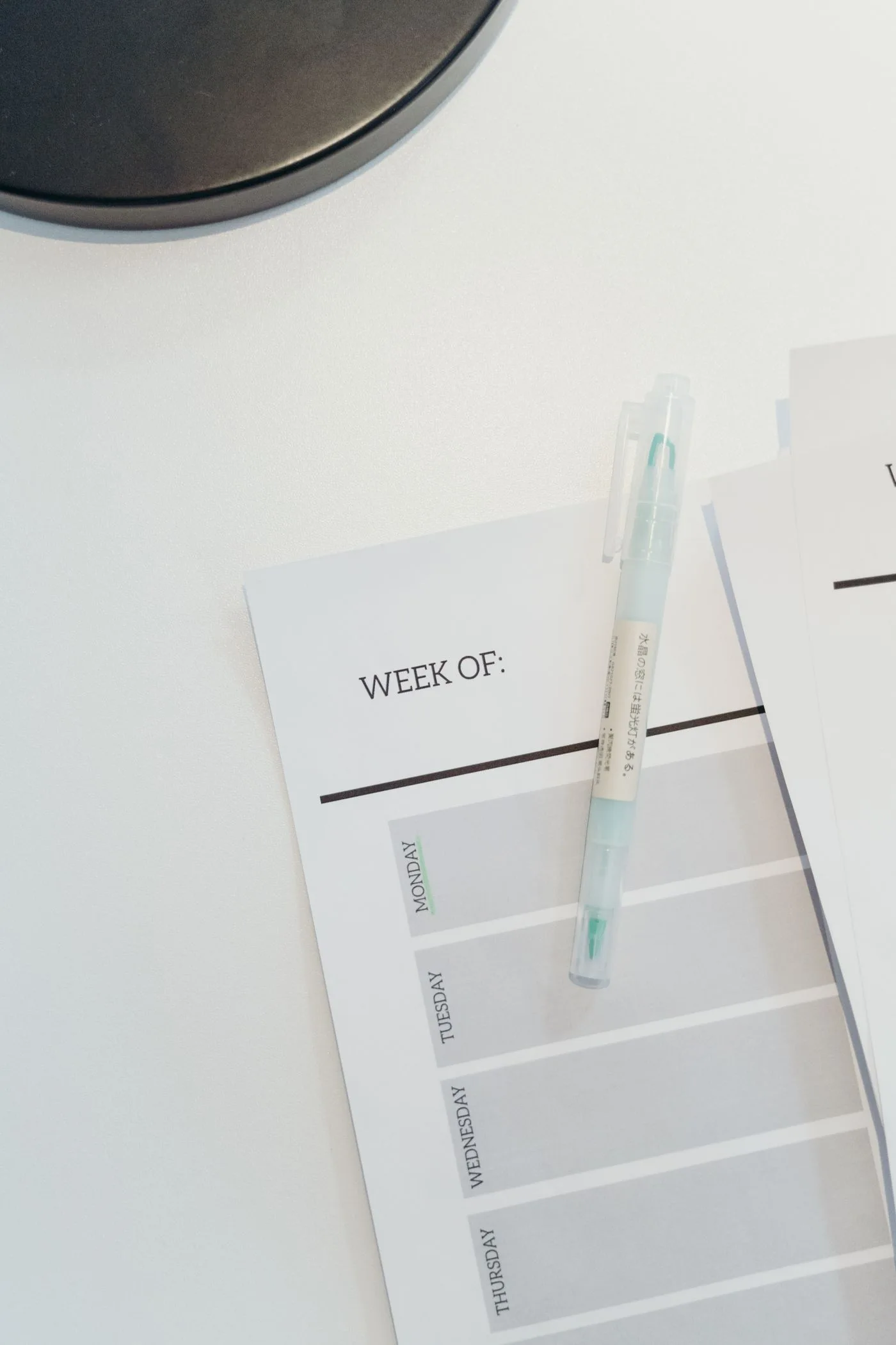 Wochenplaner mit Stift