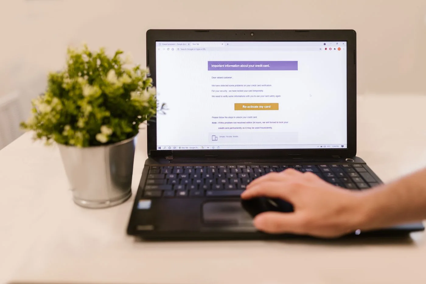 E-Mail auf einem Laptop lesen