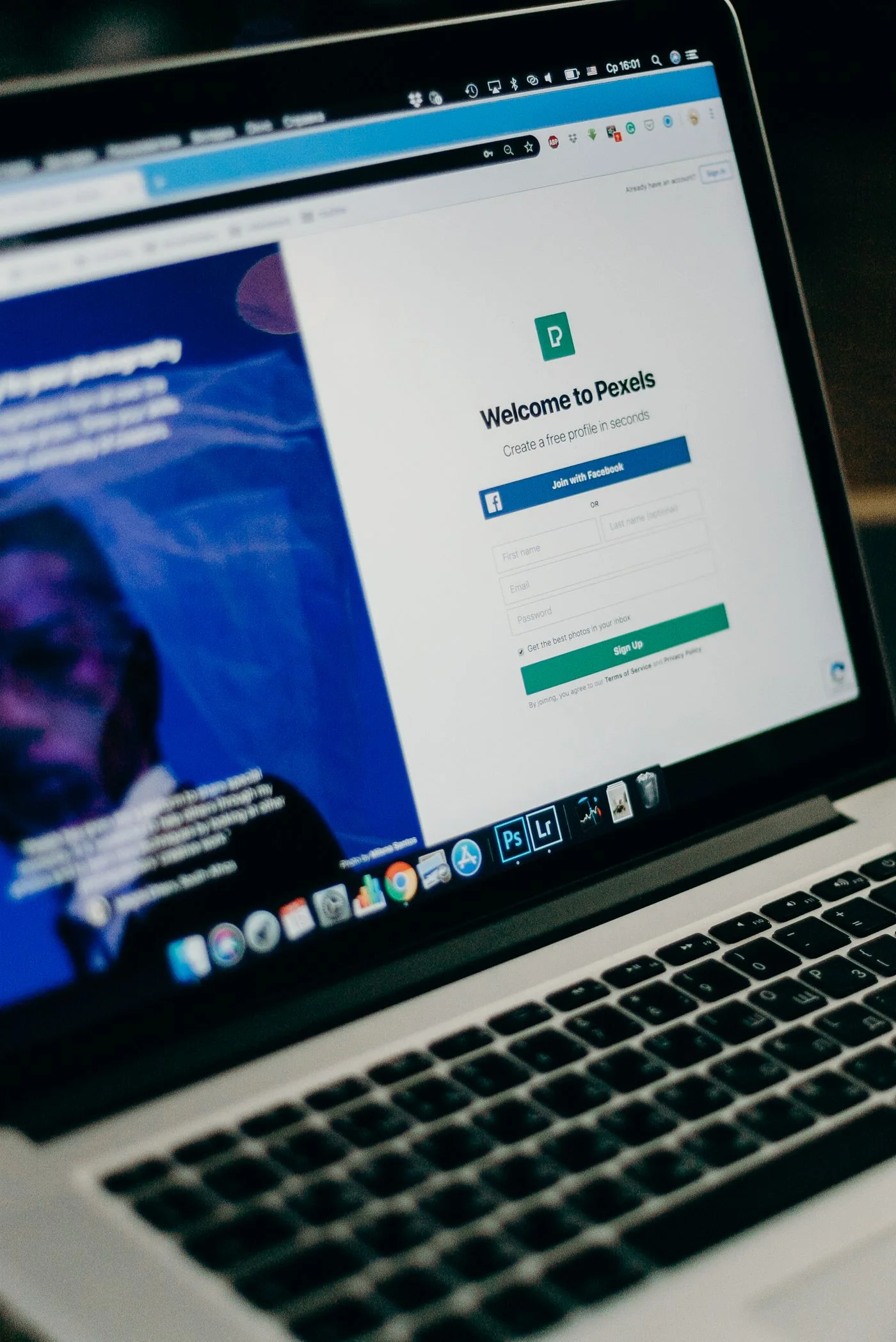Webformular auf einem Laptop