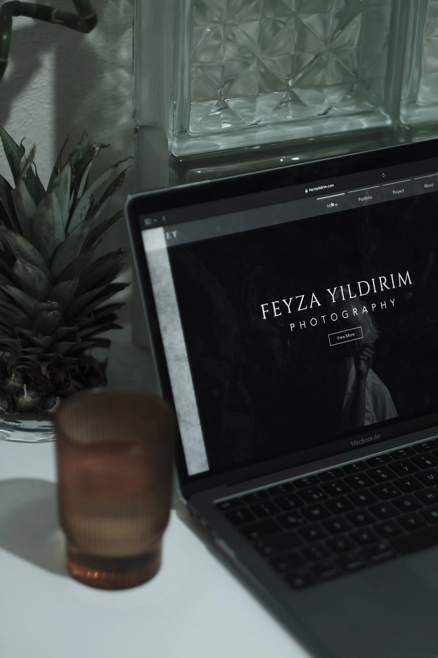 Portfolio-Website auf einem Laptop
