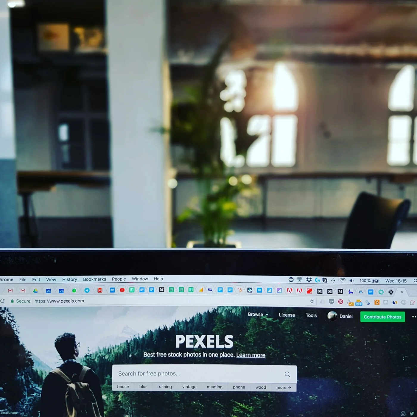 Geöffnetes Browserfenster auf einem Laptop