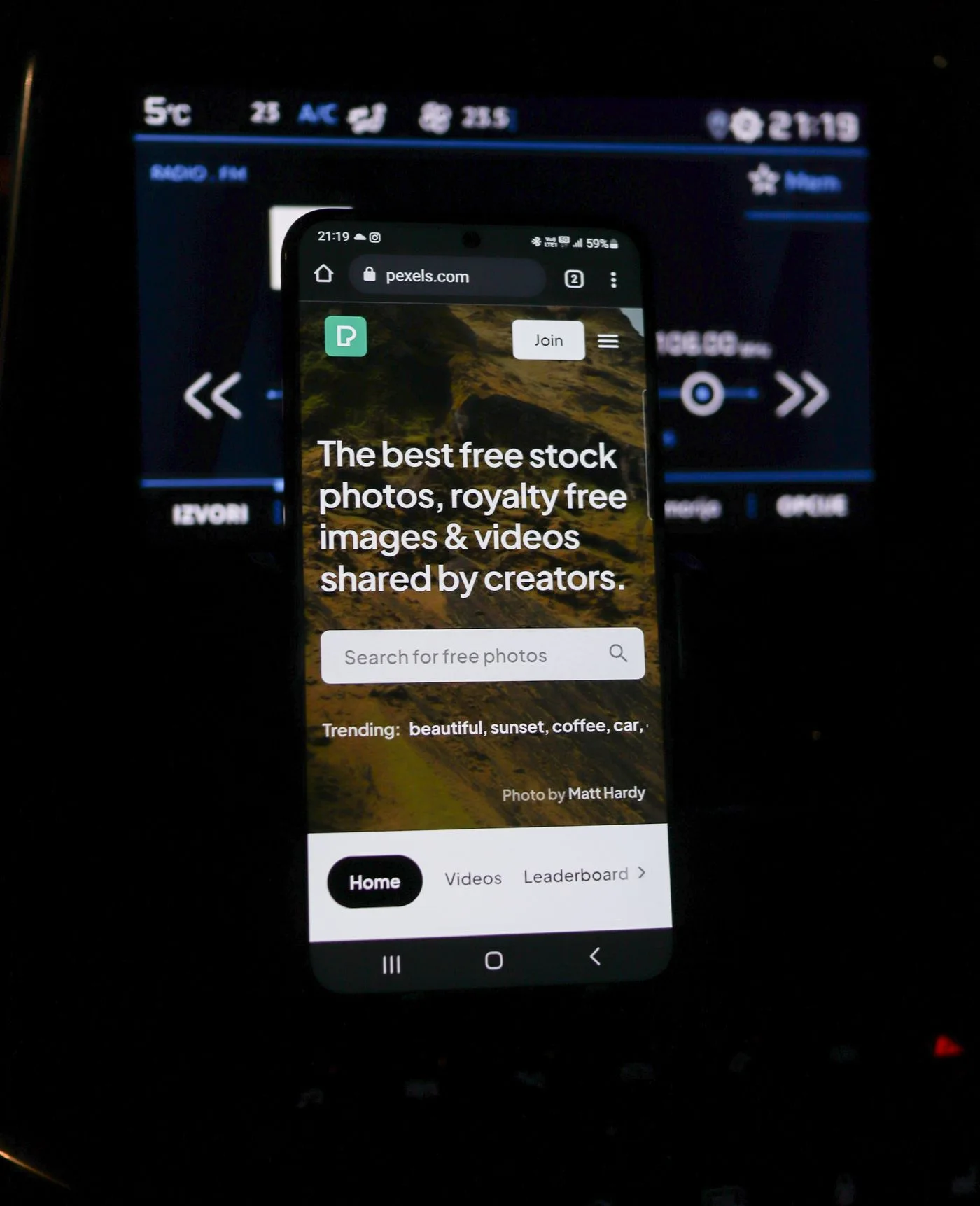 Website auf einem Smartphone