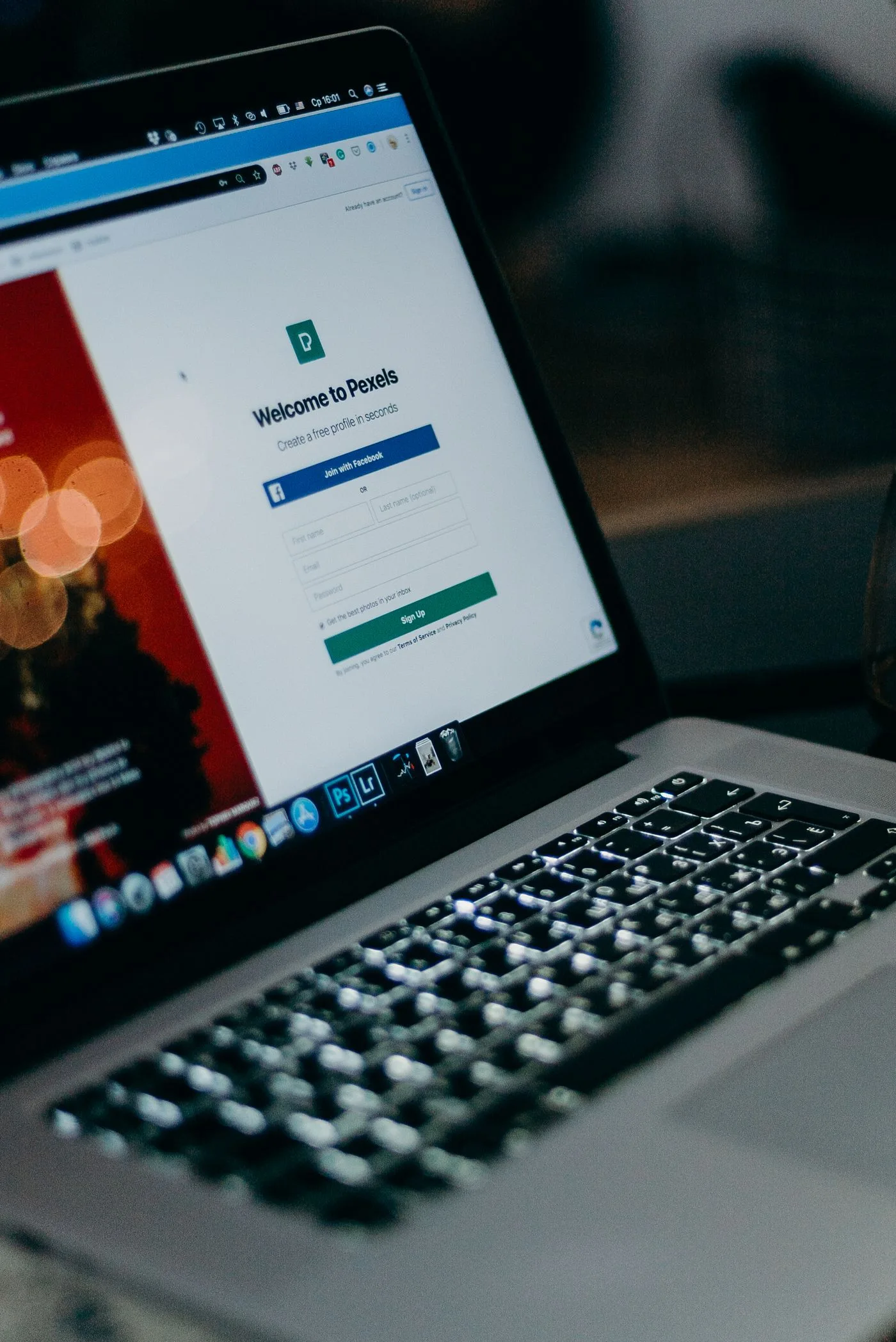 Anmeldeformular auf einem Laptop