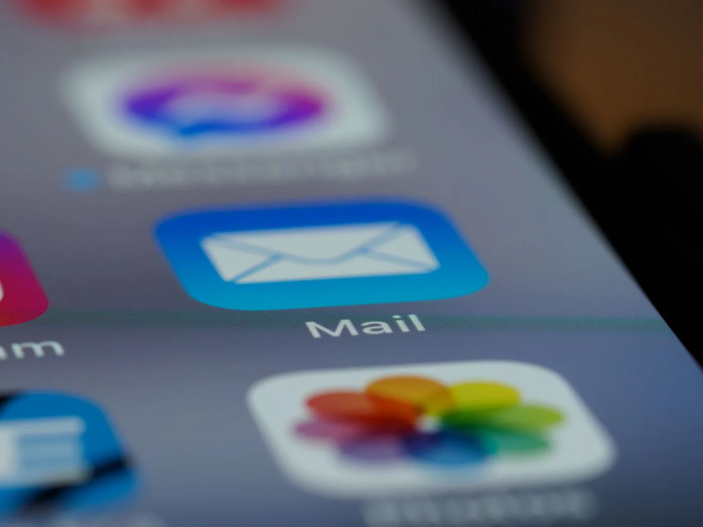 Symbol einer E-Mail-Anwendung auf einem Telefon