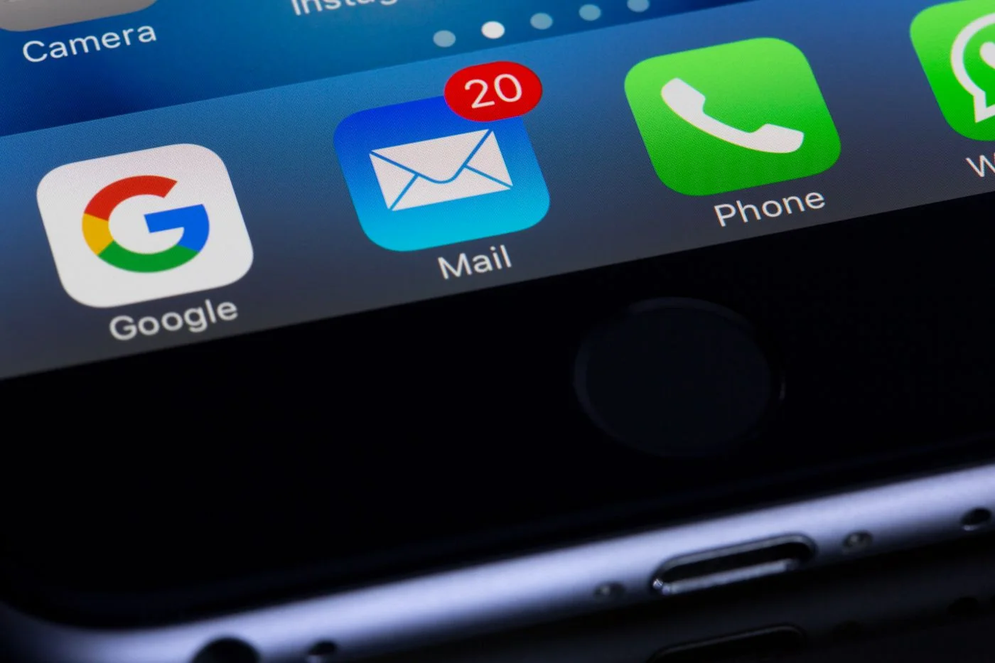 E-Mail-App mit Benachrichtigungen auf einem Smartphone